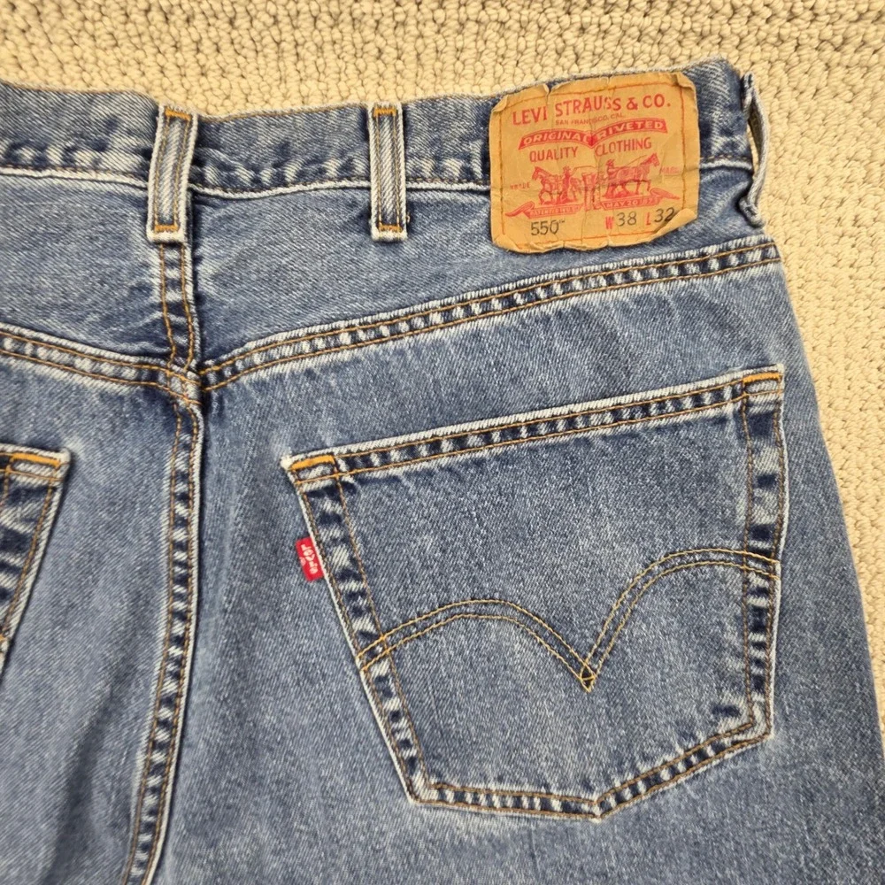 Vintage Levis 550 Relaxed Fit Jeans Medium Wash Blue Mens 38x32 (36x32) Y2K